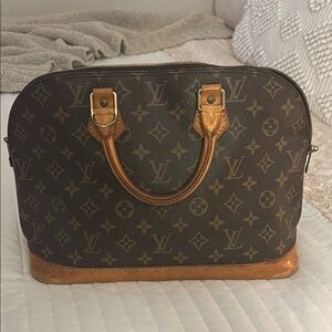 Louis Vuitton Alma MM Handbag